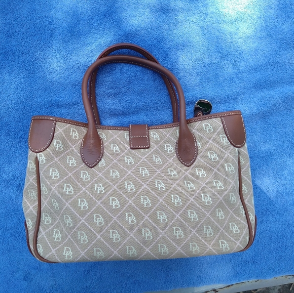 Dooney & Bourke Small Handbag-Like New 12"x8"x4" - Picture 2 of 9